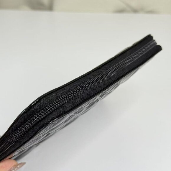 Chanel Black Large Wallet Elegant Design & Functional Features for Everyday Use - Picture 8 of 10